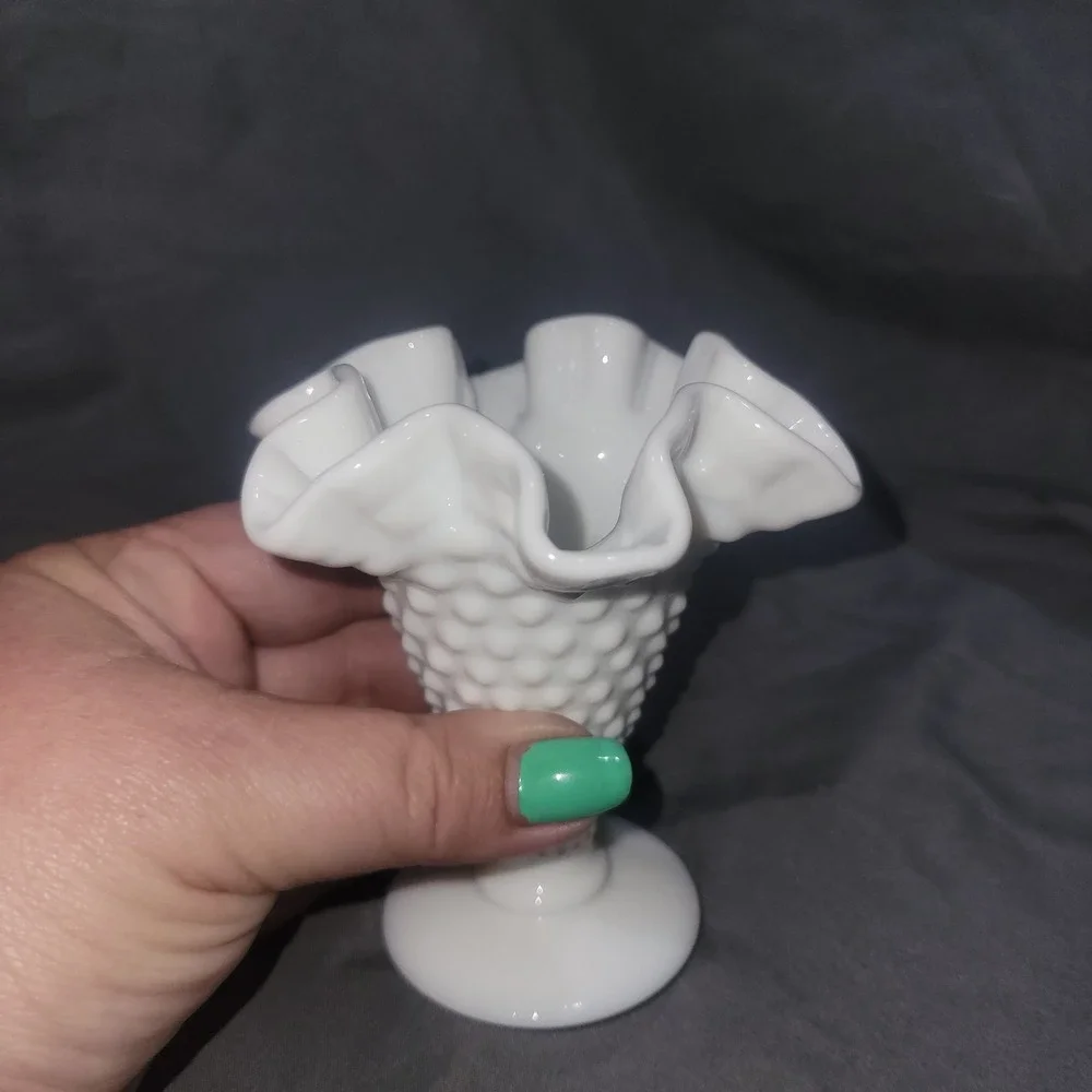 Vintage Fenton Milk Glass Hobnail Small Vase w Ruffled Edge Rim 4